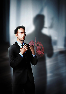 PSD 편집 편집이미지 남자 의학 흡연 담배 그림자 한명 상반신 20대 성인 눈감음 한국인 허파 금연 폐암 이미지편집 1 캠페인 모션 사람 동양인 청년 호흡기관 사회이슈 암 파일형식