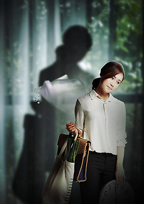 PSD 편집 편집이미지 여자 시계 서류가방 의학 피곤 그림자 한명 상반신 성인 30대 한국인 젖병 장바구니 워킹맘 이미지편집 1 컨셉 가방 엄마 사람 동양인 장년 쇼핑 바구니 아기용품 비즈니스우먼 파일형식