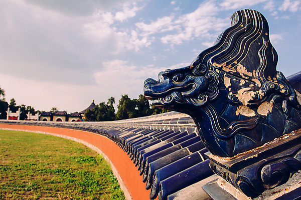 포토 JPG 해외이미지 구름 전통문화 벽 조각 패턴 건축양식 하늘 사람없음 빨간색 초록색 파란색 중국 타일 과거 베이징 해외202004 해외포토 자연요소 전통 건축 아시아 문화 컬러 컨셉 무늬 파일형식 이미지허브