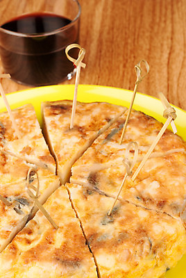 포토 JPG 해외이미지 전통 부분 유리 감자 옥수수 사람없음 세로 와인 신선 바 인스턴트 레드와인 계산대 서빙 오믈렛 스페인어 스페인요리 핸드메이드 해외202004 해외포토 음식 채소 재질 곡류 주류 스페인 계란요리 파일형식 이미지허브