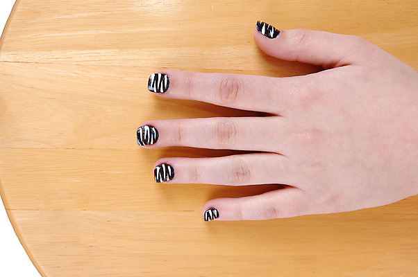 포토 JPG 해외이미지 백인 손 여자 백그라운드 컨셉 2 손가락 관리 미술 사람 사람없음 목재 10대 유행 엄지손가락 흰색 못 손톱관리 손톱 싱글 그림 광택 고립 아크릴 해외202004 해외포토 서양인 나무 컬러 재료 청소년 재질 문화예술 신체부위 공구 네일아트 파일형식 이미지허브