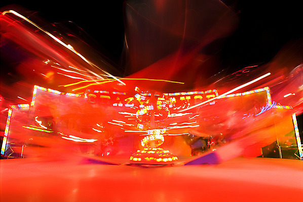 포토 JPG 해외이미지 직업 음악 여행 놀이 이벤트 사람없음 야외 장식 빨간색 컬러풀 파티 축제 소리 축하 춤 승차 저녁 속도 장노출 회전목마 공평 되감기 블러 사춘기 유흥 해외202004 해외포토 컬러 컨셉 모션 문화예술 촬영기법 놀이기구 야간 파일형식 이미지허브