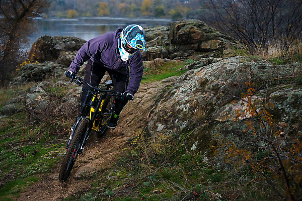 포토 JPG 해외이미지 라이프스타일 남자 겨울 산 한명 사람 경사 성인 야외 자전거 승차 헬멧 언덕 라이더 산악자전거 선로 성인남자한명만 해외202004 해외포토 1 계절 모션 생활 바이크 보호장비 남자한명만 성인남자만 파일형식 이미지허브