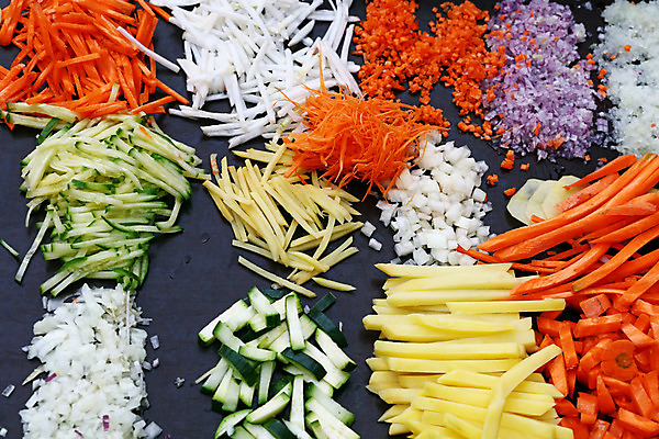 포토 JPG 해외이미지 음식 채소 양파 오이 감자 사람없음 빨간색 초록색 컬러풀 당근 신선 유기농 양배추 슬라이스 다지기 주키니 해외202004 해외포토 웰빙 컬러 뿌리채소 파일형식 이미지허브