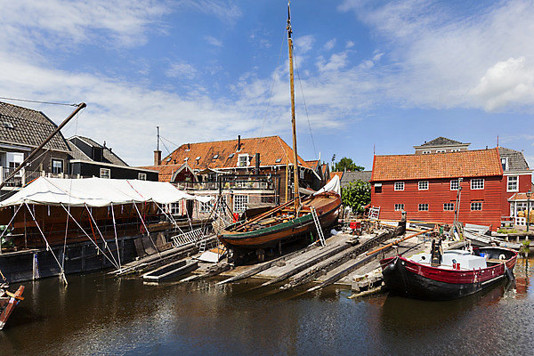 포토 JPG 해외이미지 전통 낚시 항해 사람없음 건물 목재 강 마을 항구 보트 역사 수리 갑판 조선소 네덜란드 포트 타운 돛대 복원 옛날 해외202004 해외포토 나무 건축물 유럽 산업 배_교통 재료 교통시설 레저 도시 파일형식 이미지허브