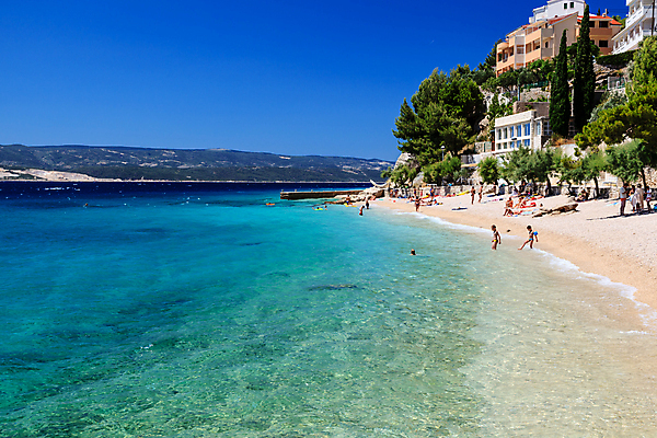 포토 JPG 해외이미지 나무 유럽 모래 바다 여행 하늘색 백그라운드 자연 하늘 휴가 사람 풍경 사람없음 야외 초록색 물 여름 파란색 햇빛 맑음 수영 침묵 조약돌 바위 만 투명 서핑 남색 지중해 휴양지 타운 크로아티아 사파이어 해외202004 해외포토 자연요소 식물 계절 나라 컬러 날씨 태양 소리 장소 돌_바위 수상스포츠 도시 생태계 파일형식 이미지허브