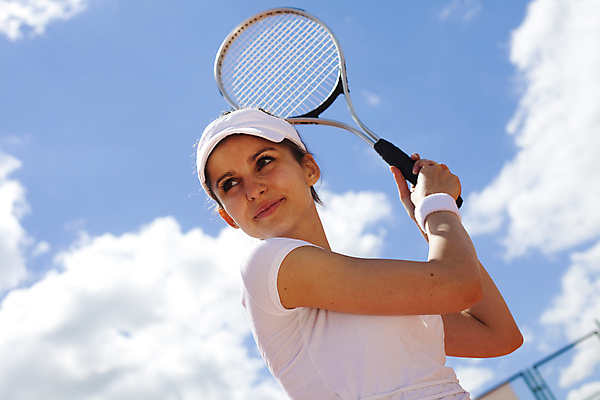 포토 JPG 해외이미지 주간 서양인 우먼라이프 응시 여자 하늘 한명 들기 상반신 성인 야외 옆모습 여름 테니스 테니스라켓 즐거움 테니스복 성인여자한명만 해외202004 해외포토 자연요소 외국인 1 라이프스타일 시선 계절 감정 뷰포인트 모션 사람 운동복 구기 라켓 여자한명만 성인여자만 파일형식 이미지허브