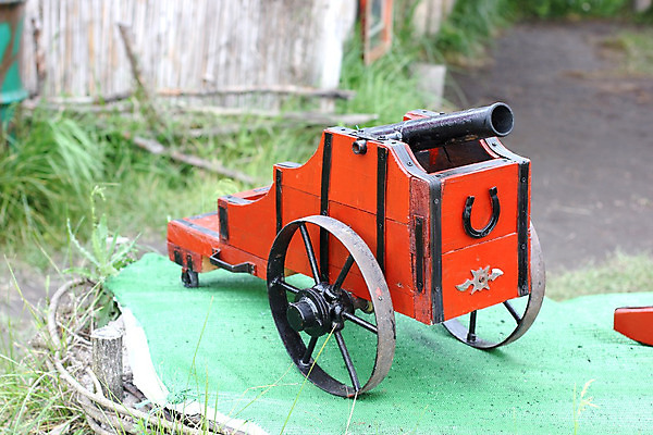 포토 JPG 해외이미지 모델 길 무기 공 사람없음 목재 장난감 금속 검은색 힘 기계 미니어처 총 수확 골동품 흰색 바퀴 역사 보호 철 오브젝트 부식 군용 싸움 전쟁 육군 청동 대포 전쟁터 고립 놋쇠 보병 엘리먼트 옛날 철강 해외202004 해외포토 나무 컬러 컨셉 농업 재료 모션 재질 군대 모형 파일형식 이미지허브