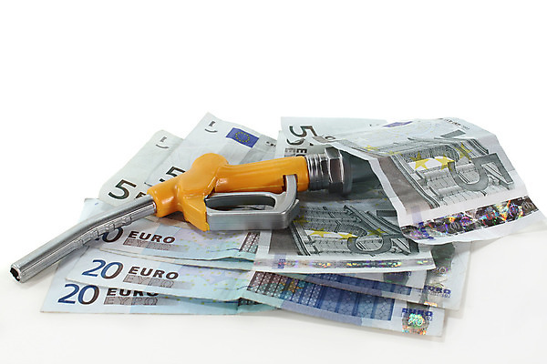 포토 JPG 해외이미지 돈 사람없음 유로 휘발유 석유 심볼 흰배경 탱크 연료 펌프 디젤 해외202004 해외포토 백그라운드 흰색 재산 파일형식 이미지허브