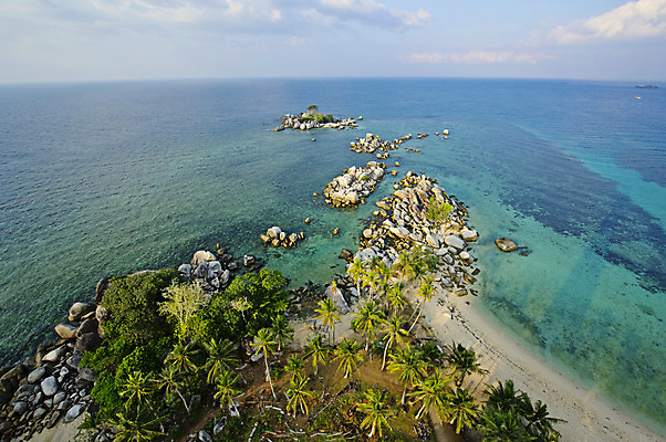 포토 JPG 해외이미지 구름 모래 파도 바다 섬 자연 하늘 휴가 풍경 사람없음 물 여름 파란색 맑음 만 장면 내추럴 수평선 해외202004 해외포토 자연요소 계절 컬러 날씨 생태계 파일형식 이미지허브