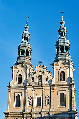 포토 JPG 해외이미지 구름 유럽 종교 조각 십자가 건축양식 창문 하늘 지붕 사람없음 교회 탑 기둥 도시 종탑 폴란드 바로크 해외202004 해외포토 자연요소 건축물 건축 나라 종교건축 건물 파일형식 이미지허브