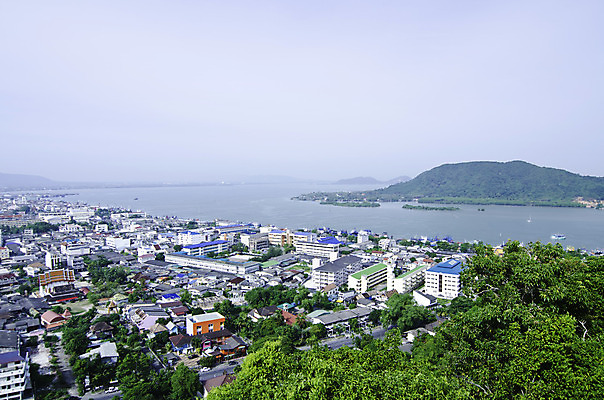 포토 JPG 해외이미지 구름 해외 외관 문화 여행 비즈니스 건축양식 태국 조류 하늘 지붕 새로움 거리 주택 안테나 파노라마 풍경 사람없음 야외 건물 도시풍경 사무실 탑 고층빌딩 도시 센터 도심 장면 북쪽 타운 스카이라인 남쪽 해외202004 해외포토 자연요소 동물 건축물 건축 아시아 컨셉 통신 촬영기법 빌딩 방향 파일형식 이미지허브