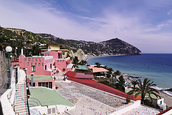 포토 JPG 해외이미지 나무 유럽 바다 섬 여행 요트 건축양식 자연 하늘 호텔 휴가 풍경 사람없음 야외 초록색 물 여름 컬러풀 태양 맑음 봄 이탈리아 도시 만 보트 성 역사 지중해 타운 아라곤 남쪽 나폴리 해외202004 해외포토 자연요소 식물 건축물 계절 건축 나라 컬러 배_교통 숙소 날씨 스페인 방향 생태계 파일형식 이미지허브