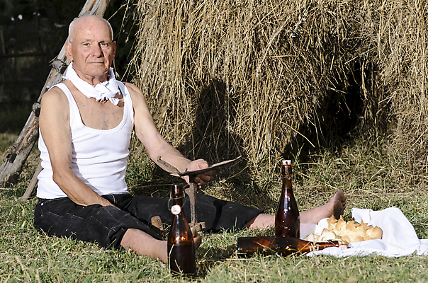 포토 JPG 해외이미지 나무 1 전통 손 계절 남자 문화 밭 농업 자연 노동자 손잡이 한명 사람 잔디 야외 목재 초록색 농장 정원 장비 수확 공구 시골 업무 농부 자르기 원예 날카로움 손질 옛날 원예사 조작 철강 해외202004 해외포토 식물 직업 산업 컬러 재료 모션 취미 신체부위 도구 작업 생태계 파일형식 이미지허브