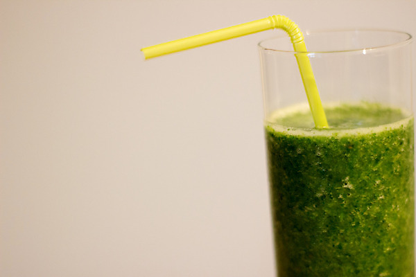 포토 JPG 해외이미지 음료 음식 잎 다이어트 채소 과일 재료 유리 탁자 파슬리 건강 사람없음 초록색 컬러풀 건강관리 주스 시골 신선 먹기 허브 상쾌 유기농 날것 라임 시금치 바질 건강식 구식 숙성 스무디 케일 디톡스 해외202004 해외포토 식물 웰빙 감정 컬러 가구 모션 재질 관리 파일형식 이미지허브