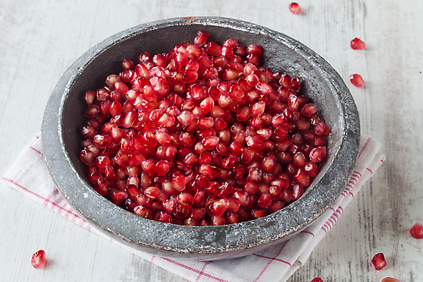 포토 JPG 해외이미지 접시 계절 조각 백그라운드 다이어트 과일 건강 씨앗 사람없음 목재 빨간색 컬러풀 가을 신선 작음 석류 숙성 이국적 작살 해외202004 해외포토 나무 식물 식기 컬러 재료 크기 파일형식 이미지허브