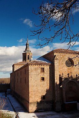 포토 JPG 해외이미지 유럽 문화 무기 여행 겨울 지붕 사람없음 여행객 마을 탑 맑음 종 바위 역사 스페인 재산 12월 수도원 해외202004 해외포토 건축물 계절 나라 날씨 사람 금융 돌_바위 날짜 파일형식 이미지허브