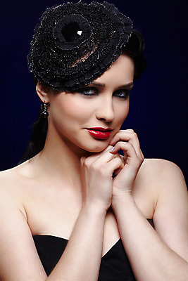 포토 JPG 해외이미지 백인 모델 헤어스타일 손 여자 유럽 얼굴 포즈 신체 갈색머리 건강 한명 사람 파란색 유행 화장품 흰색 신선 화려 우아함 피부 피부관리 목 보닛 돌봄 스타일 해외202004 해외포토 서양인 1 나라 컬러 컨셉 모션 자동차 신체부위 뷰티 파일형식 이미지허브