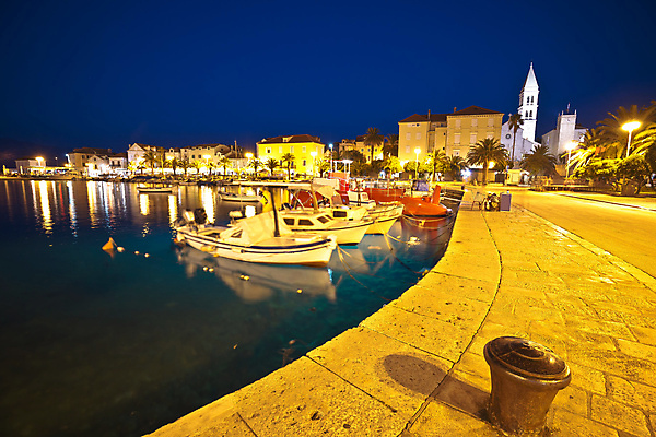 포토 JPG 해외이미지 전통 유럽 바다 섬 건축양식 하늘 휴가 거리 주택 항해 풍경 해변 사람없음 건물 물 여름 파란색 여행객 항구 황혼 산책로 바위 도시 만 보트 역사 야간 저녁 지중해 포트 타운 크로아티아 달마시안 옛날 해외202004 해외포토 자연요소 건축물 계절 건축 나라 길 컬러 배_교통 교통시설 사람 일몰 돌_바위 개 파일형식 이미지허브