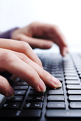 포토 JPG 해외이미지 직업 손 인터넷 비즈니스 통신 손가락 설계 직장 관리 사람 사람없음 노트북 전자제품 컴퓨터 사무실 다이어리 웹 장비 정보 공구 타이핑 키보드 업무 편지 종업원 시작 바쁨 비서 소통 혁명 입력 키패드 프로그래머 하드웨어 해외202004 해외포토 컨셉 회사 신체부위 사무용품 도구 작업 파일형식 이미지허브