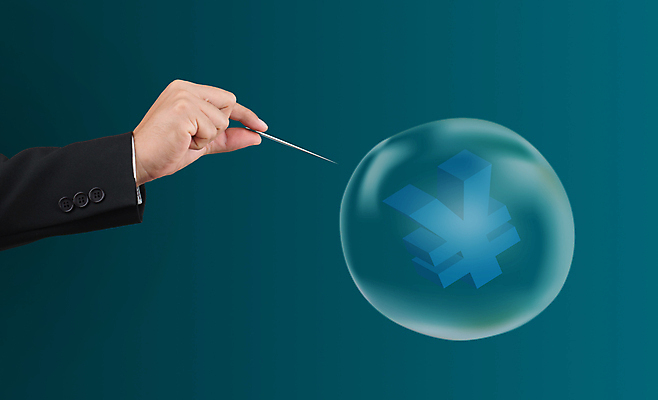 포토 JPG 해외이미지 손 백그라운드 컨셉 돈 비즈니스 사람없음 금융 경제 파란색 거품 위험 가격 심볼 사인 투자 풍선 위기 해외202004 해외포토 컬러 신체부위 재산 파일형식 이미지허브