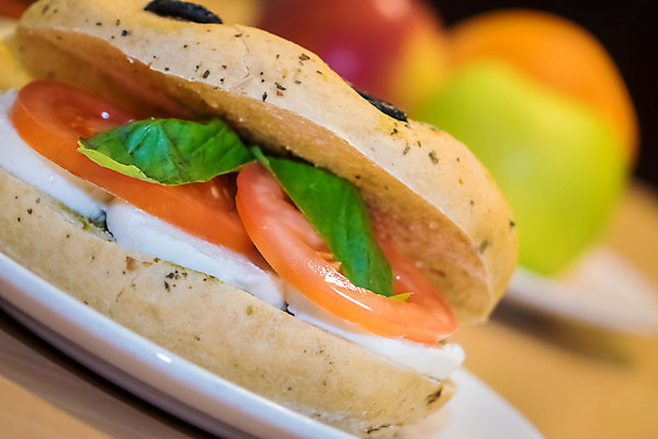 포토 JPG 해외이미지 접시 음식 빵 조각 토마토 채소 부분 치즈 샌드위치 건강 사람없음 검은색 식사 저녁식사 이탈리아 샐러드 추위 햄버거 신선 맛 작음 균형 밀 먹기 가득함 속도 상쾌 유기농 올리브 서식 브런치 베이글 바질 점심식사 모짜렐라치즈 뷔페 진통제 해외202004 해외포토 식기 웰빙 열매 감정 유럽 컬러 컨셉 모션 유제품 곡류 패스트푸드 약 크기 파일형식 이미지허브