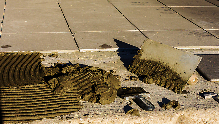 포토 JPG 해외이미지 모양 직업 라이프스타일 손 남자 산업 백그라운드 건축양식 바닥 주택 기술 실내 사람 사람없음 건물 쌓기 방 장비 욕실 공구 업무 작업 도자기 밀기 덧셈 모종삽 타일 정사각형 시멘트 계약자 석고 설치 업그레이드 접착제 콘크리트 프로젝트 해외202004 해외포토 도형 건축물 건축 모션 내부 생활 신체부위 도구 수학 풀_접착제 삽 계약 파일형식 이미지허브