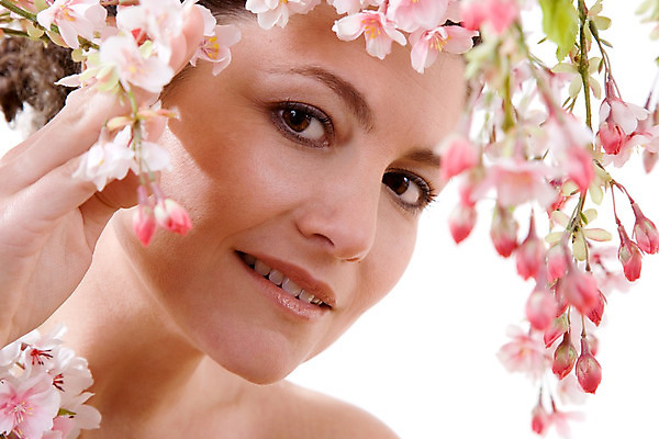 포토 JPG 해외이미지 백인 여자 꽃 행복 한명 사람 봄 벚꽃 신선 피부 피부관리 흰배경 고립 해외202004 해외포토 서양인 식물 1 계절 감정 백그라운드 신체부위 뷰티 흰색 파일형식 이미지허브