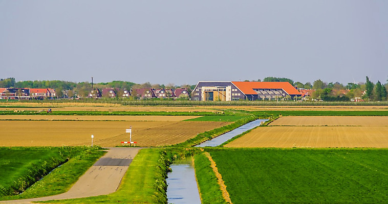 포토 JPG 해외이미지 호수 바다 자연 조류 하늘 주택 풍경 사람없음 건물 물 파란색 강 농장 농경지 마을 시골 연못 도시 습지 네덜란드 장면 타운 스카이라인 인기 해외202004 해외포토 자연요소 동물 건축물 유럽 컬러 농업 생태계 파일형식 이미지허브