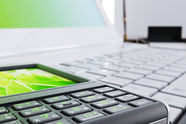 포토 JPG 해외이미지 컨셉 비즈니스 부분 모바일 아이디어 사람없음 초록색 노트북 빛 스마트폰 컴퓨터 자료 회색 정보 흰색 키보드 소프트포커스 스마트 오브젝트 해외202004 해외포토 컬러 촬영기법 전자제품 핸드폰 스마트기기 파일형식 이미지허브