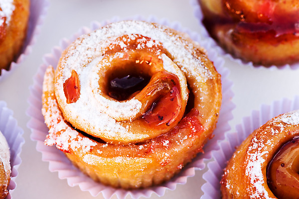 포토 JPG 해외이미지 전통 접시 열매 꽃 커피 음식 조각 과일 탁자 딸기 티타임 디저트 사람없음 야외 컵 빨간색 여름 파티 케이크 정원 봄 빵집 수확 흰색 대접 신선 생일 차 달콤 맛 아침식사 잼 굽기 묘사 롤 산딸기 설정 페스츄리 핸드메이드 해외202004 해외포토 식물 식기 계절 기념일 음료 빵 컬러 가구 컨셉 농업 휴식 이벤트 상점 식사 소스_음식 구이 파일형식 이미지허브