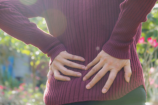 포토 JPG 해외이미지 백인 손 여자 백그라운드 신체 근육 스트레스 건강 사람 성인 사람없음 야외 빨간색 사무실 고통 터치 환자 마사지 신장 질병 지압 척추 근육질 문제 테라피 돌봄 물리치료 옛날 요통 증상 해외202004 해외포토 서양인 감정 컬러 비즈니스 의학 모션 뼈 신체부위 치료 뷰티 비뇨기관 몸매 허리통증 파일형식 이미지허브