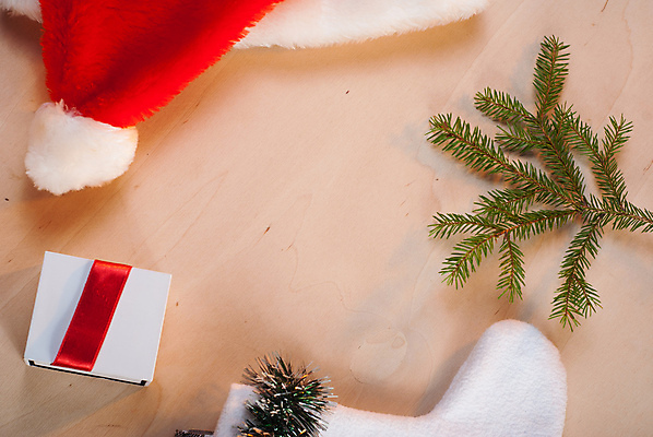 포토 JPG 해외이미지 나무 전통 디자인 계절 리본 백그라운드 크리스마스 겨울 공 휴가 새로움 새해 기념 털 선물 사람없음 장식 빨간색 산타클로스 파티 축제 놀람 흰색 나뭇가지 눈송이 우아함 12월 심볼 큐브 묘사 복고 카피스페이스 클라우스 해외202004 해외포토 식물 기념일 감정 컬러 컨셉 눈_날씨 표정 이벤트 공백 날짜 파일형식 이미지허브