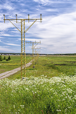 포토 JPG 해외이미지 나무 구름 꽃 도로 길 하늘 전등 스웨덴 사람없음 초록색 여름 파란색 공항 해외202004 해외포토 자연요소 식물 계절 컬러 교통시설 조명 북유럽 파일형식 이미지허브