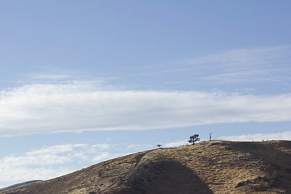 포토 JPG 해외이미지 구름 실루엣 하늘 산 풍경 사람없음 관광지 햇빛 태양 황혼 일몰 새벽 사막 뜨거움 신비 스카이라인 웅장함 산맥 해외202004 해외포토 자연요소 여행 컨셉 촬영기법 노을 파일형식 이미지허브