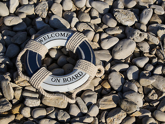 포토 JPG 해외이미지 선 밧줄 모래 파도 바다 여행 오렌지 자연 하늘 휴식 항해 경비 안전 사람없음 야외 물 파란색 맑음 수영 장비 벨트 흰색 긴급 반지 도움 원형 구출 보호 위험 휴양지 보안 고무 부표 sos 구명용품 헬프 생존 해외202004 해외포토 자연요소 도형 잡화 줄 컬러 컨셉 배_교통 과일 장신구 날씨 장소 수상스포츠 안전장비 생태계 구조요청 파일형식 이미지허브