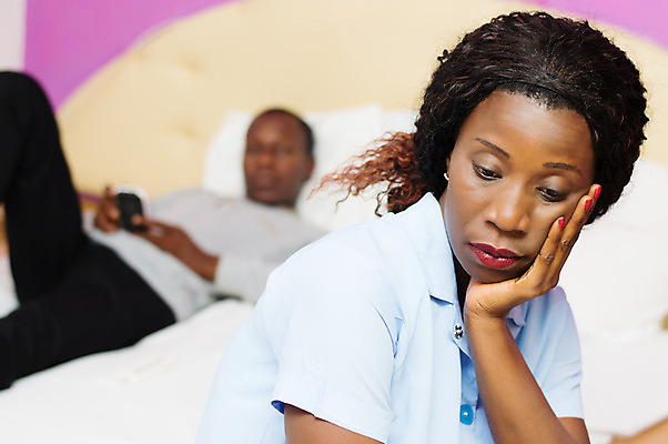 포토 JPG 해외이미지 여자 남자 감정 얼굴 2 가족 남편 스트레스 주택 사람 앉기 성인 두명 가로 파란색 분노 침대 잠 좌절 떨어짐 충돌 고민 문제 긴장 배려 해외202004 해외포토 컬러 가구 컨셉 관계 모션 건물 신체부위 파일형식 이미지허브