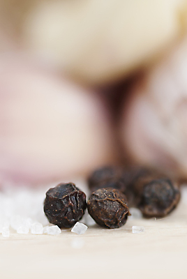 포토 JPG 해외이미지 음식 잎 채소 재료 전구 매달리기 건강 마늘 요리 사람없음 목재 약 주방 신선 만 양념 그룹 맛 약초 다발 묶기 허브 향신료 보따리 날것 아로마 향 후추 내추럴 해외202004 해외포토 나무 식물 컨셉 의학 모션 풀_식물 향미료 파일형식 이미지허브