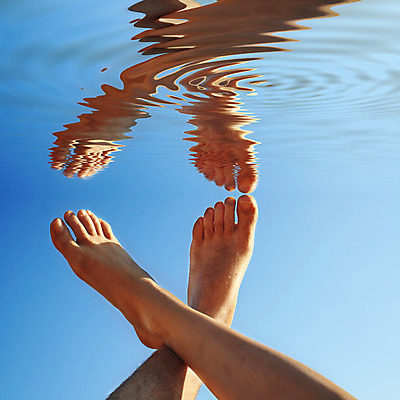 포토 JPG 해외이미지 라이프스타일 여자 남자 바다 백그라운드 신체 맨발 발 자연 휴가 휴식 건강 사람 두명 치료 물 파란색 약 상점 스파 목욕 젖음 신선 마사지 피부 피부관리 테라피 돌봄 양발 위생관리 페디큐어 해외202004 해외포토 자연요소 컬러 컨셉 의학 모션 관리 생활 신체부위 뷰티 청결 생태계 파일형식 이미지허브