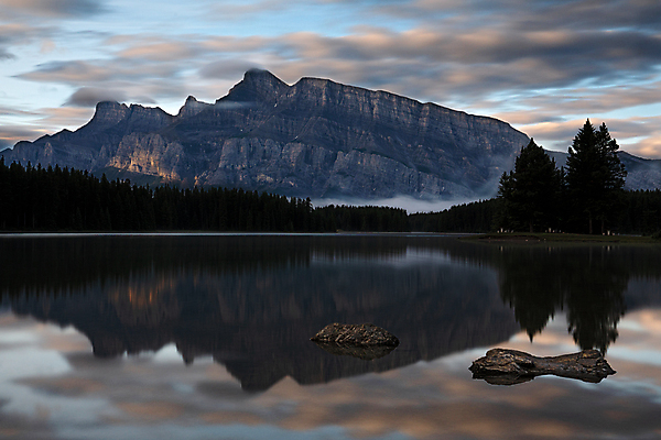 포토 JPG 해외이미지 구름 호수 여행 캐나다 북아메리카 자연 하늘 산 파노라마 국립공원 풍경 사람없음 야외 물 관광지 강 일출 환경 황혼 새벽 시골 정상 숲 당구 언덕 생태계 암초 내추럴 밴프 앨버타 절정 산맥 해외202004 해외포토 자연요소 공원 촬영기법 아메리카 구기 노을 일몰 파일형식 이미지허브