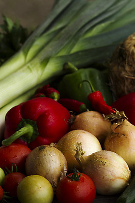 포토 JPG 해외이미지 음식 토마토 채소 고추 양파 오이 감자 파슬리 근접촬영 사람없음 빨간색 초록색 노란색 당근 신선 유기농 부추 건강식 대파 해외202004 해외포토 웰빙 뷰포인트 컬러 뿌리채소 파 파일형식 이미지허브