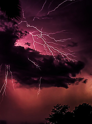 포토 JPG 해외이미지 구름 선 백그라운드 자연 하늘 날씨 추상 사람없음 파란색 빛 미국 어둠 힘 에너지 균열 야간 위험 번개 볼트 충격 폭풍 해고 뇌우 스트라이크 요금 폭풍우 힘찬 플로리다 해외202004 해외포토 자연요소 컬러 컨셉 북아메리카 무늬 비즈니스 모션 공구 비_날씨 자연재해 생태계 파일형식 이미지허브