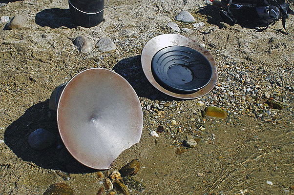 포토 JPG 해외이미지 자연 사람없음 야외 물 금속 장비 도구 공구 열 황금 오브젝트 세탁기 고립 조작 철강 해외202004 해외포토 자연요소 재질 가전제품 생태계 파일형식 이미지허브