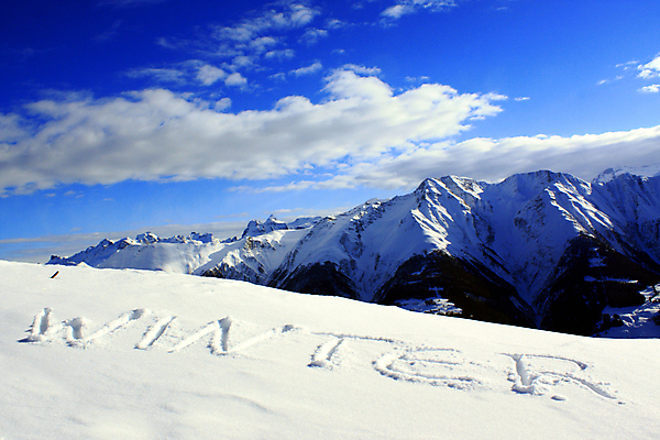 포토 JPG 해외이미지 계절 크리스마스 겨울 자연 하늘 휴가 휴식 산 그림자 풍경 사람없음 야외 파란색 햇빛 평화 맑음 얼음 추위 흰색 신선 숲 12월 11월 가루 스위스 언덕 서리 암초 마법 1월 웅장함 눈내림 겨울풍경 해외202004 해외포토 자연요소 기념일 유럽 컬러 컨셉 날씨 눈_날씨 태양 날짜 생태계 파일형식 이미지허브