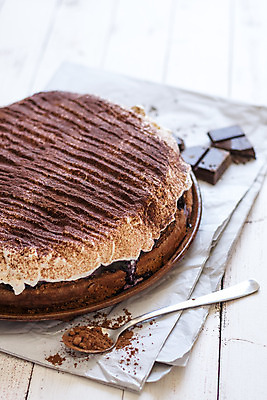 포토 JPG 해외이미지 전통 접시 종이 음식 조각 탁자 휴가 디저트 사람없음 장식 갈색 케이크 초콜릿 어둠 가을 흰색 신선 원형 닫기 달콤 맛 잼 굽기 크림 준비 레시피 젤리 층 코코아 마멀레이드 페스츄리 핸드메이드 해외202004 해외포토 도형 식기 계절 음료 빵 컬러 가구 컨셉 모션 소스_음식 구이 파일형식 이미지허브