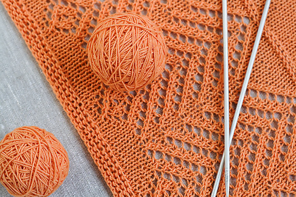 포토 JPG 해외이미지 옷 패턴 오렌지 공 가족 휴가 주택 따뜻함 서기 취미 사람없음 장식 평화 기쁨 식탁보 업무 고리 뜨개질 실 달콤 작음 큼 레이아웃 실타래 제비 얇은 혼자 해외202004 해외포토 감정 컨셉 무늬 과일 관계 모션 조류 건물 작업 맛 크기 파일형식 이미지허브