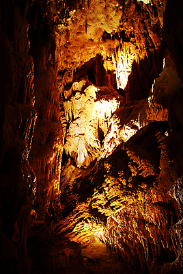 포토 JPG 해외이미지 지구 오렌지 매달리기 사람없음 장식 물 빛 갈색 노란색 검은색 어둠 습기 젖음 촉촉함 시험 흐름 바위 구멍 동굴 떨어짐 수분 천장 내추럴 석회암 옛날 지질 지질학 해외202004 해외포토 자연요소 교육 컬러 컨셉 과일 모션 암석 돌_바위 파일형식 이미지허브