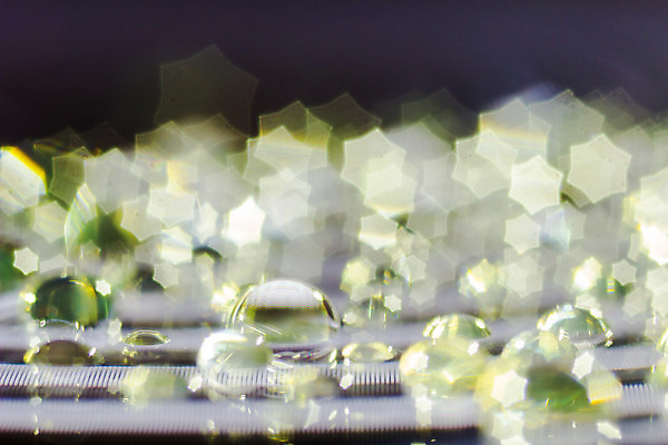 포토 JPG 해외이미지 모양 백그라운드 유리 벽지 표면 날씨 추상 사람없음 물 빛 컬러풀 반사 축제 활발 물방울 신선 투명 액체 매끈함 순수 보케 광택 내추럴 강렬 해외202004 해외포토 자연요소 컬러 컨셉 무늬 재질 감각 파일형식 이미지허브