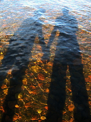 포토 JPG 해외이미지 호수 백그라운드 자연 바닥 그림자 사람없음 물 파란색 빛 반사 젖음 신선 쌍 저녁 시원함 크리스탈 해외202004 해외포토 자연요소 컬러 야간 광석 생태계 파일형식 이미지허브