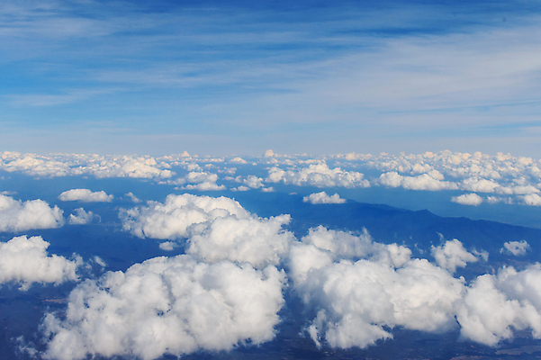 포토 JPG 해외이미지 구름 응시 지구 바다 여행 날개 비즈니스 창문 교통시설 태국 자연 유리 하늘 휴가 비행기 실내 사람없음 파란색 우주 흰색 땅 제트기 우주산업 대패 수평선 해외202004 해외포토 자연요소 시선 산업 아시아 컬러 교통 항공교통 재질 대중교통 내부 시설 생태계 파일형식 이미지허브